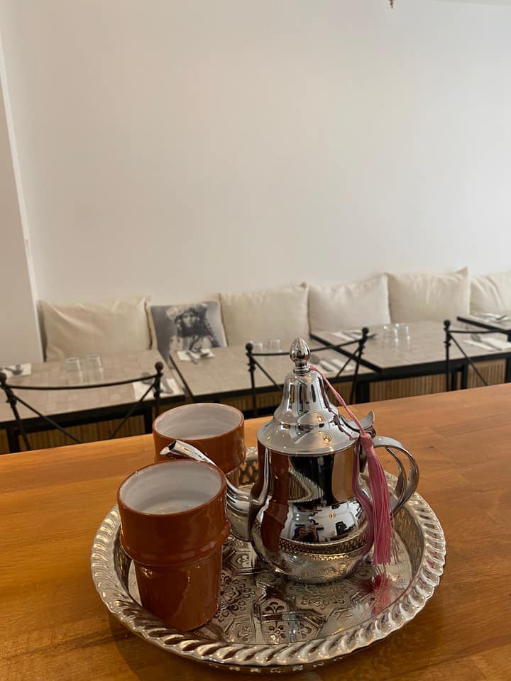 chez-younice-restaurant-marocain-paris-the-a-la-menthe
