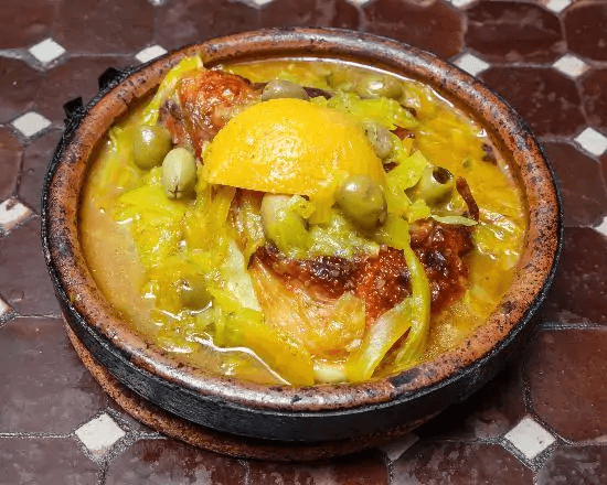 Tajine poulet citron confit Tajine poulet citron confit chez Younice restaurant marocain paris